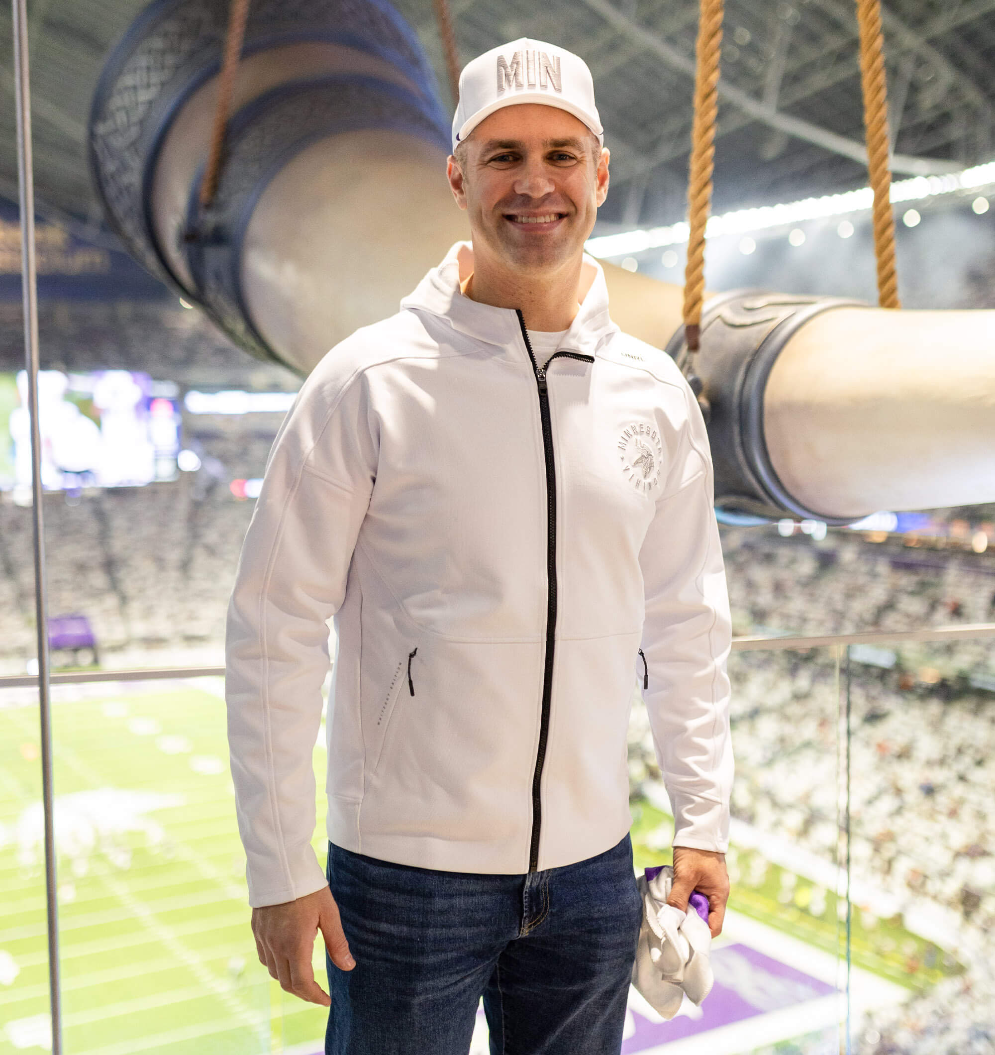 Joe Mauer is 6&#39;5&quot; wearing size XL.